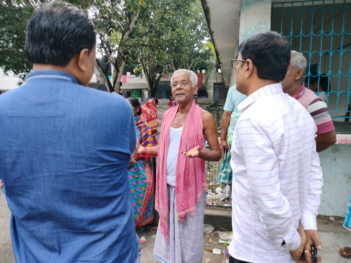 Bangla Janajagaran Mancha volunteers supporting Padma erosion victims at Lalgola – photo 8