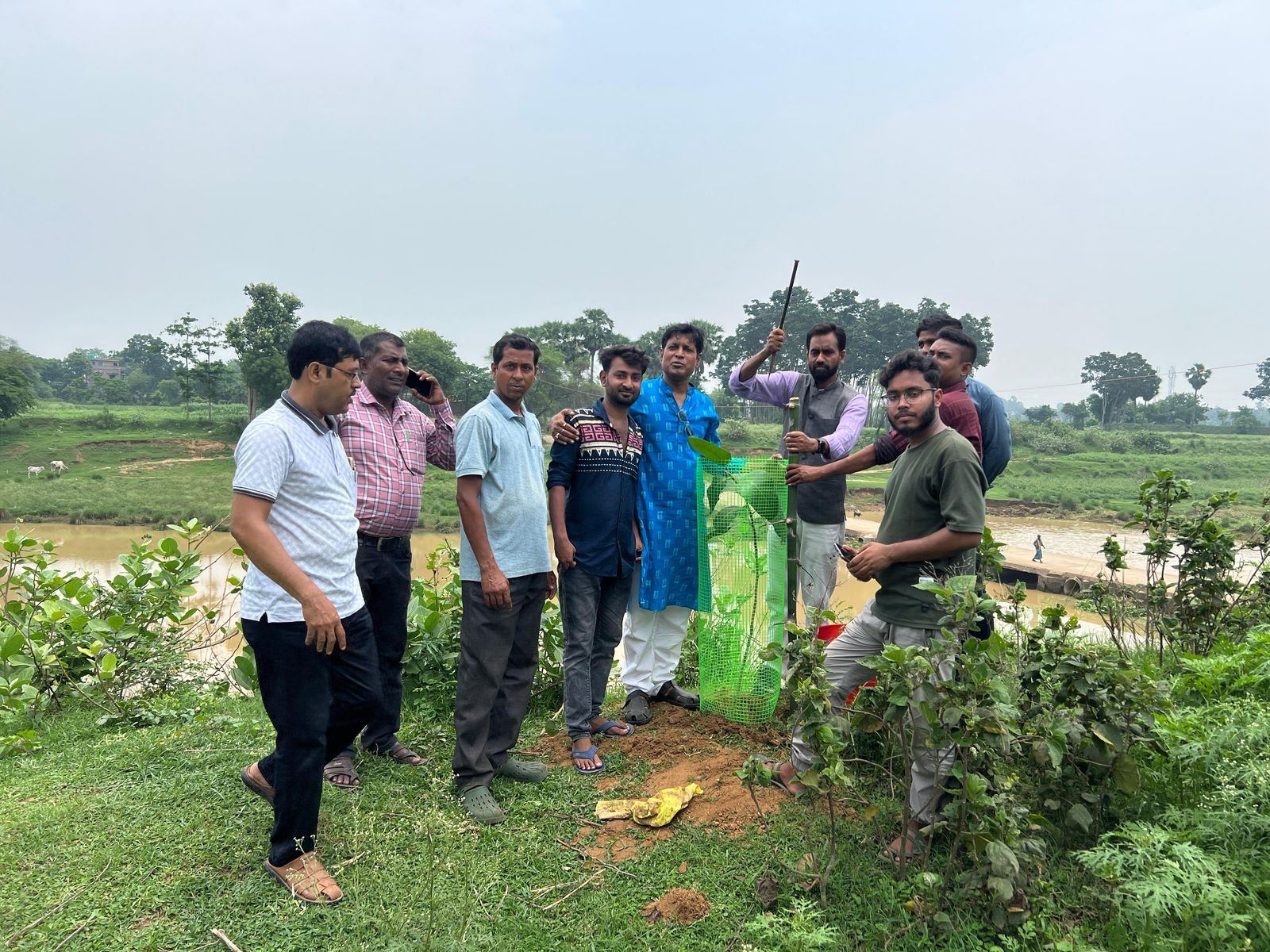 BJJM tree plantation drive volunteers in West Bengal – photo 2